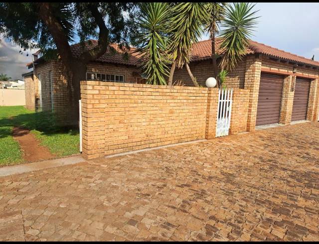 3 BEDROOM SECTIONAL TITLE FOR SALE IN EIKE PARK